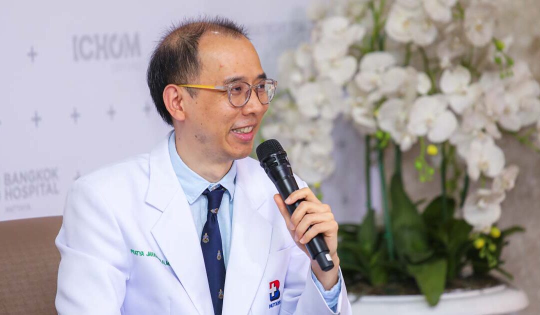 หมอปรัชญาเผย “สูตรลับวัยเก๋า เคลื่อนไหวคล่องตัว ชีวิตกลับมามีพลัง” ในงานเสวนาเชิงสุขภาพ “Happy Life” โรงพยาบาลกรุงเทพพัทยา