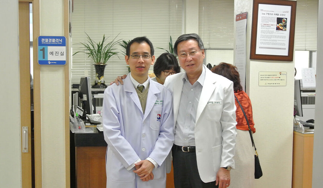 Learning the shoulder surgery technique with Professor Yong Girl Rhee, the top shoulder surgeon in Seoul, South Korea (2014)